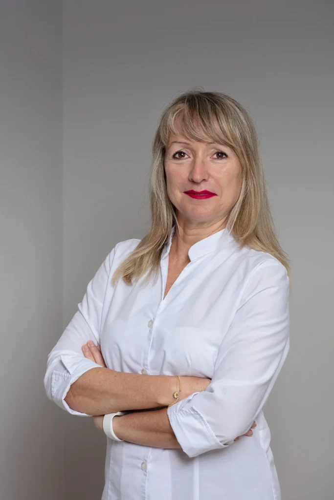 Genoveva Figuera, administrativa